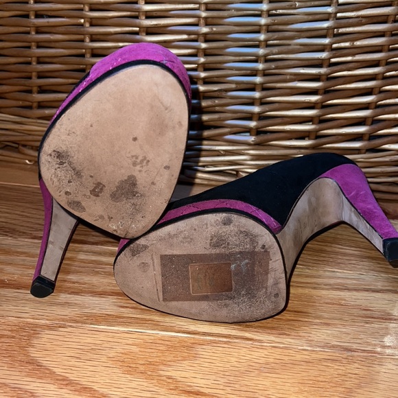 CHANEL Black & Purple/Pink Suede Pumps size 36 (6) - Picture 4 of 9